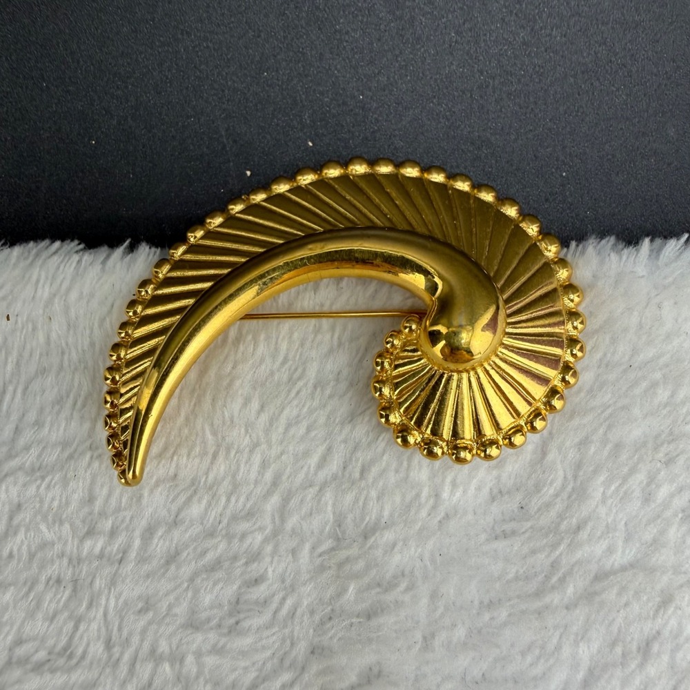 Vintage Monet Brooch Gold Tone Ribbed Swirl Statement Pin Signed